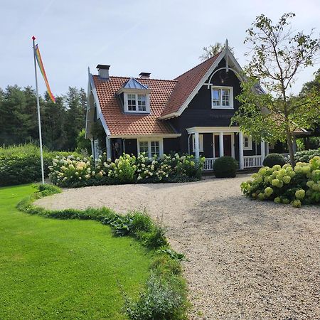 Huize Koempoelan Bed & Breakfast Naarden Exterior photo